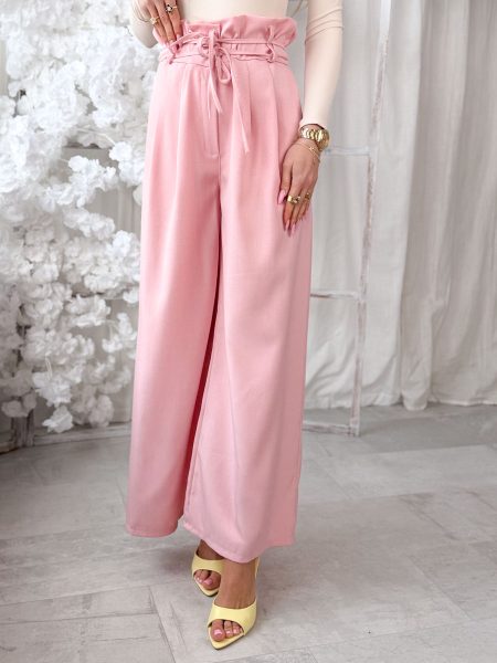 Spodnie materiałowe eleganckie z zakładkami i paskiem Różowe – Pleatessa 1