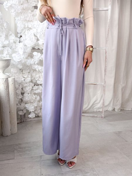 Spodnie materiałowe eleganckie z zakładkami i paskiem Liliowe – Pleatessa 1