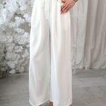 Spodnie materiałowe eleganckie z zakładkami i paskiem Śmietankowe – Pleatessa 1