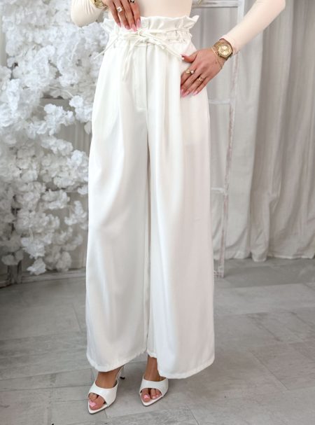 Spodnie materiałowe eleganckie z zakładkami i paskiem Śmietankowe – Pleatessa 1