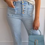 Spodnie jeansowe z ozdobnymi guzikami i kieszeniami Jasny jeans – Buttonique 3