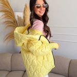 Kurtka pikowana z dzianinowymi rękawami Bananowa – Quilnara 3