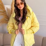 Kurtka pikowana z dzianinowymi rękawami Bananowa – Quilnara 1