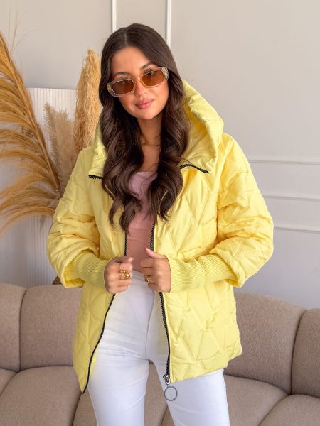 Kurtka pikowana z dzianinowymi rękawami Bananowa – Quilnara 1