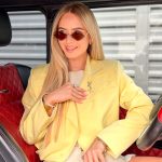 Krótka marynarka damska z podszewką i gumką w pasie Żółta – Flexblazer 1