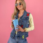 Kamizelka jeansowa z naszywkami – Patchora 1