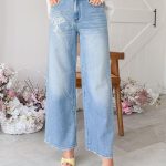 Spodnie jeansowe z cekinowym motylem Jasny jeans – Sequinfly 1