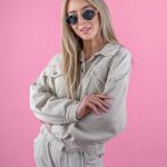 Kurtka sztruksowa zapinana na napy Beżowa – Cordessa 2