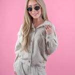 Kurtka sztruksowa zapinana na napy Beżowa – Cordessa 1