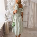 Sukienka midi w kratkę z wiskozy Pistacjowa – Kratelle 4