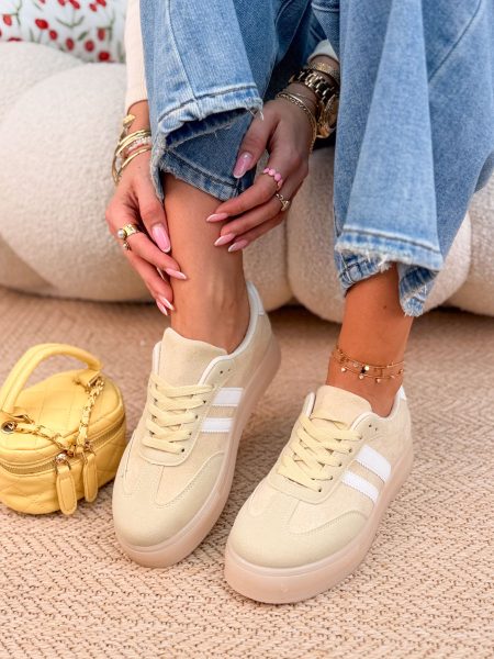 Sneakersy zamszowe na białej podeszwie Bananowe – Suwhite 1