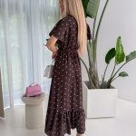 Sukienka maxi z wiskozy wiązana w talii Czekoladowy – Vismara 3