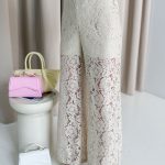 Elegancki komplet: marynarka bez rękawów i spodnie koronkowe Beżowy – Lacevia 5