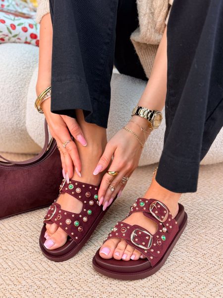 Klapki zamszowe z klamrami i dżetami Bordowe – Suede Glow 1