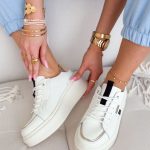 Sneakersy skórzane z ozdobnymi detalami Biały – Detailia 4