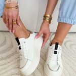 Sneakersy skórzane z ozdobnymi detalami Biały – Detailia 2