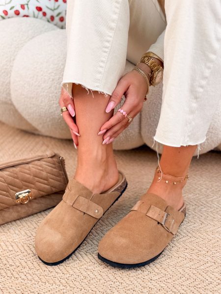 Klapki skórzane zabudowane z klamrą Camelowy – Buckle Skin 1