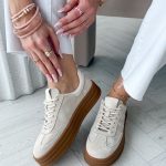 Zamszowe sneakersy na grubej podeszwie Beżowe – Suedora 1